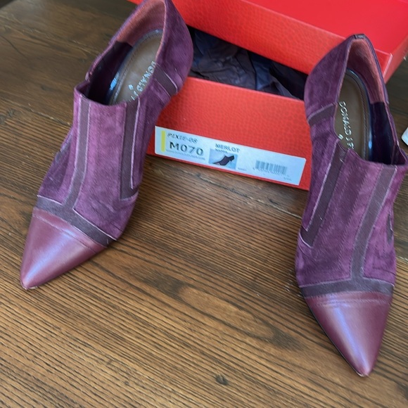 Donald Pliner Napa Pump  Merlot - Picture 6 of 7